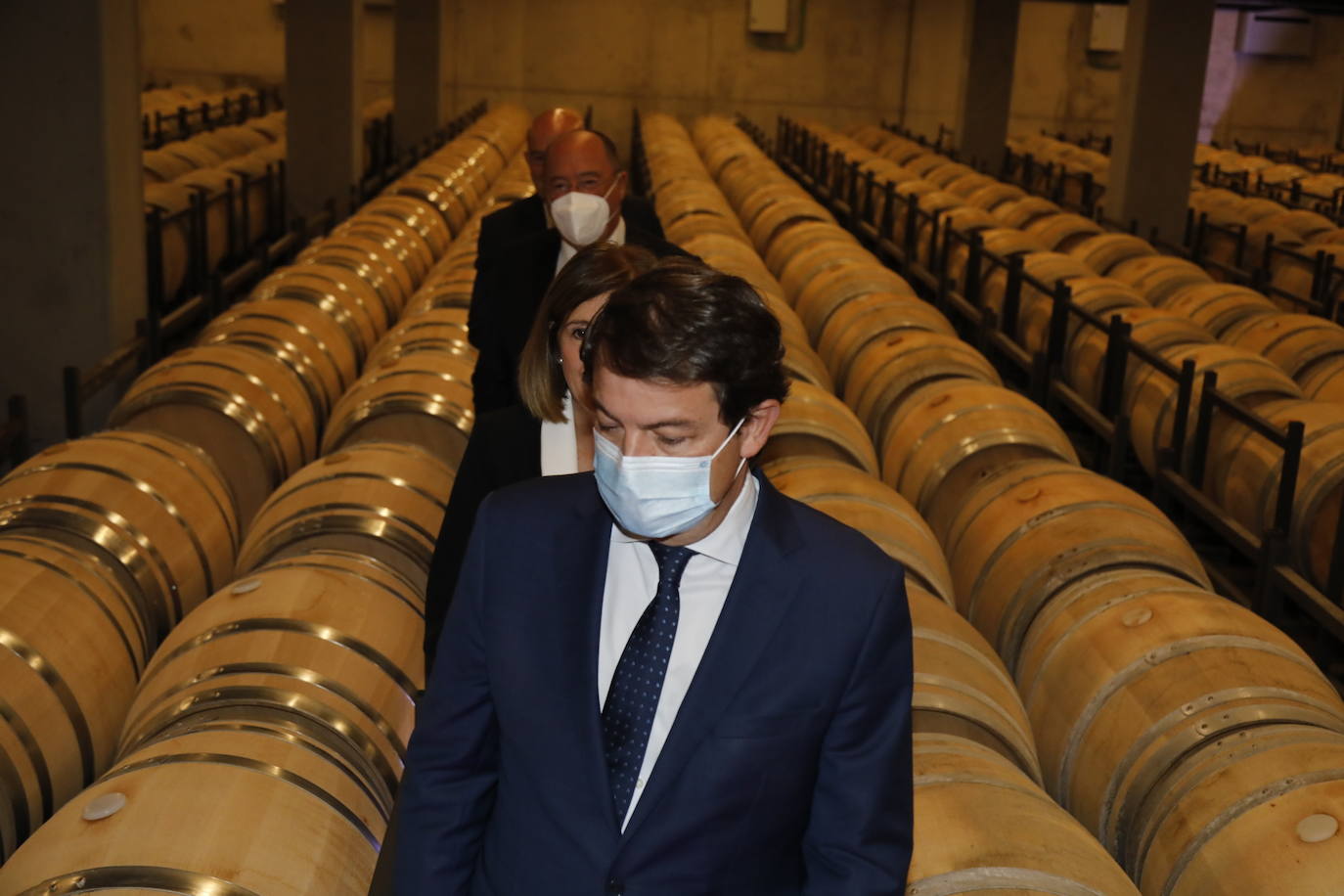 Acompañantes y miembros de Matarromera en la inauguración de las nuevas instalaciones. 