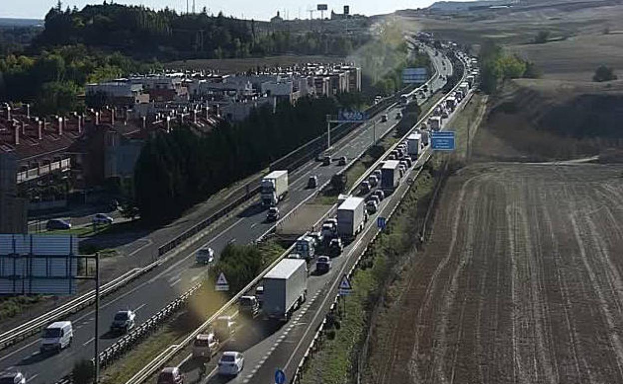Retenciones en la A-62 entre Arroyo y Simancas. 