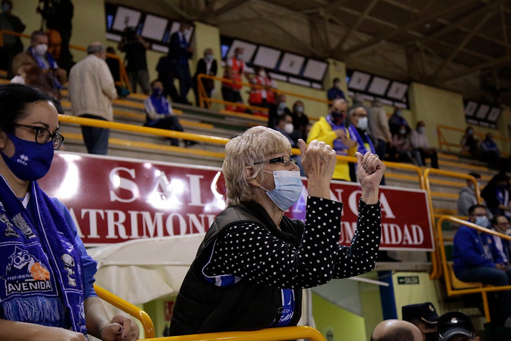 Würzburg empieza a recuperar el ambiente de siempre en las noches de Euroliga para presenciar la sufrida victoria del CB Avenida