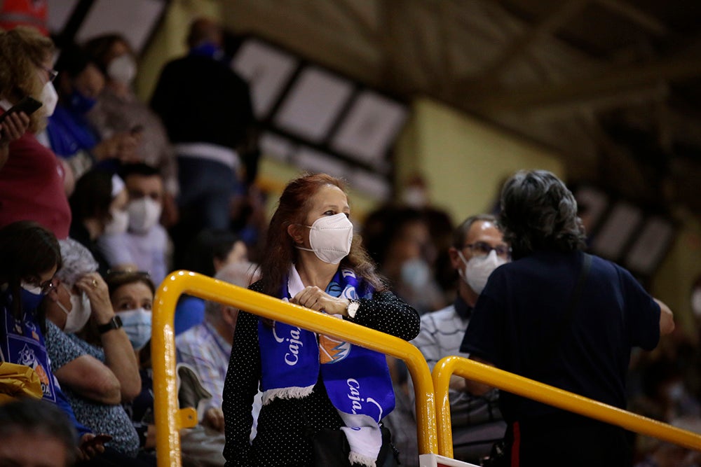 Würzburg empieza a recuperar el ambiente de siempre en las noches de Euroliga para presenciar la sufrida victoria del CB Avenida