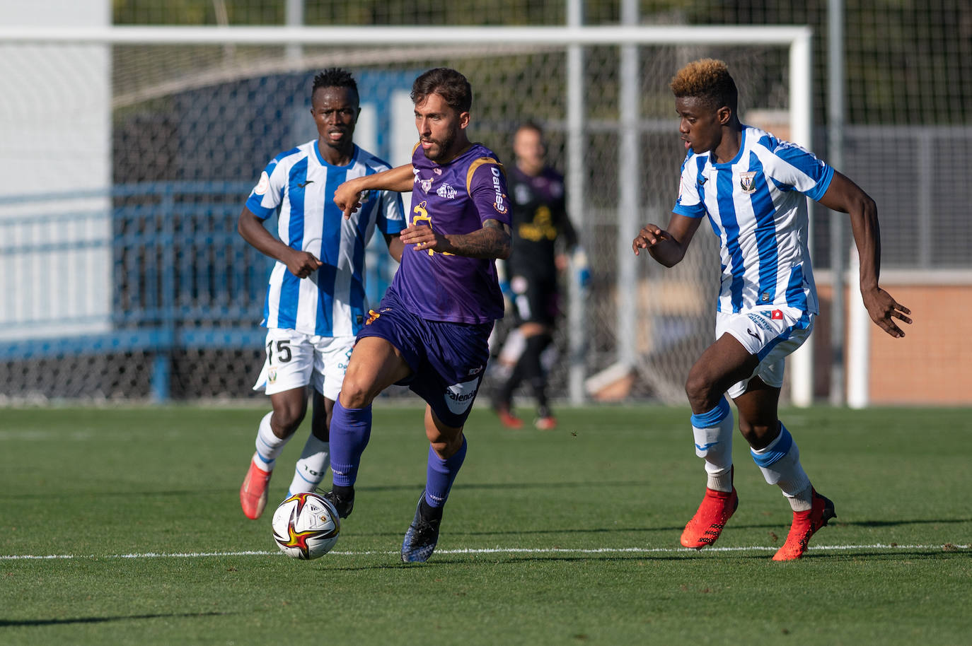 El equipo palentin suma la segunda victoria consecutiva en RFEF.