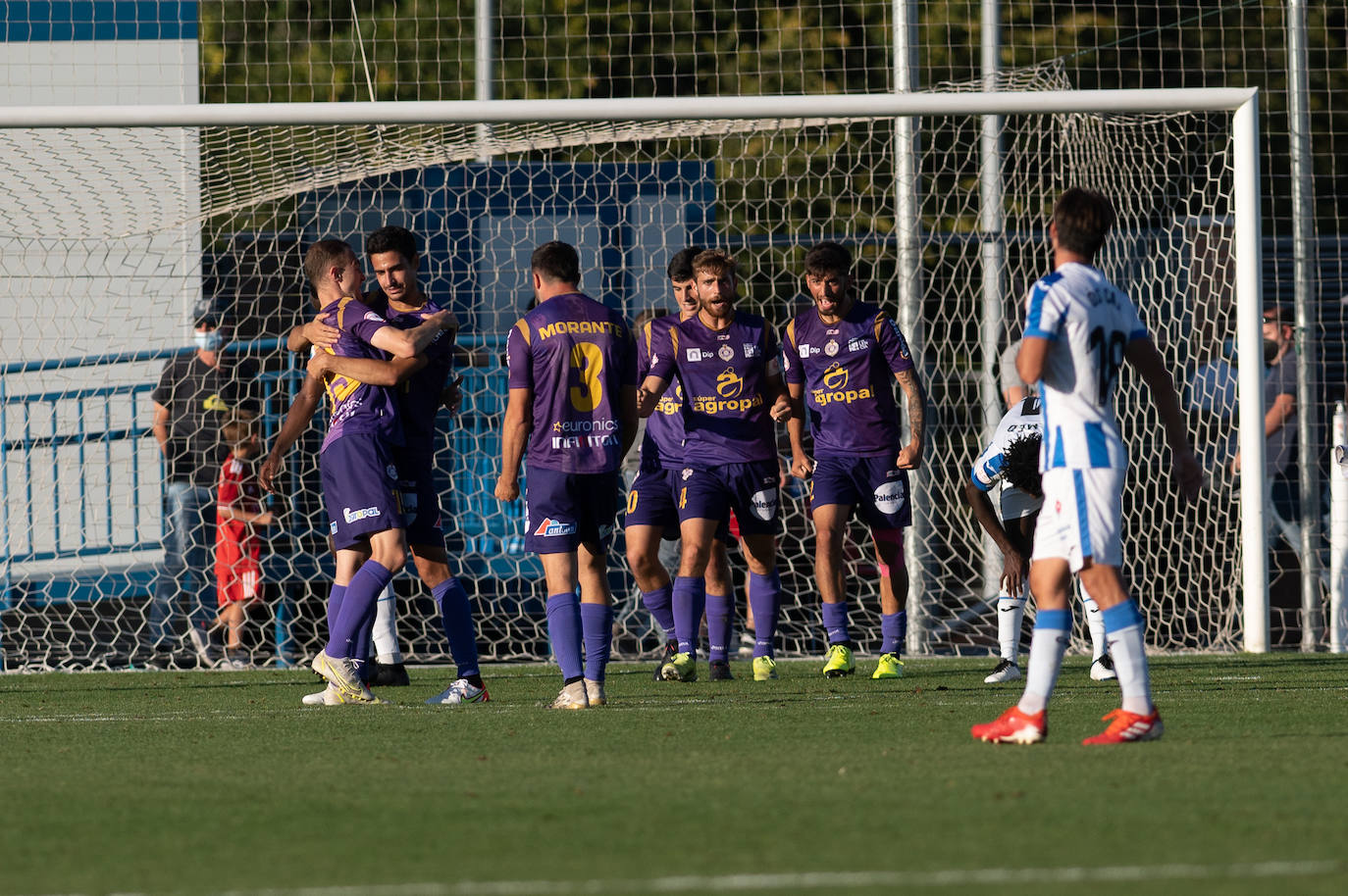 El equipo palentin suma la segunda victoria consecutiva en RFEF.