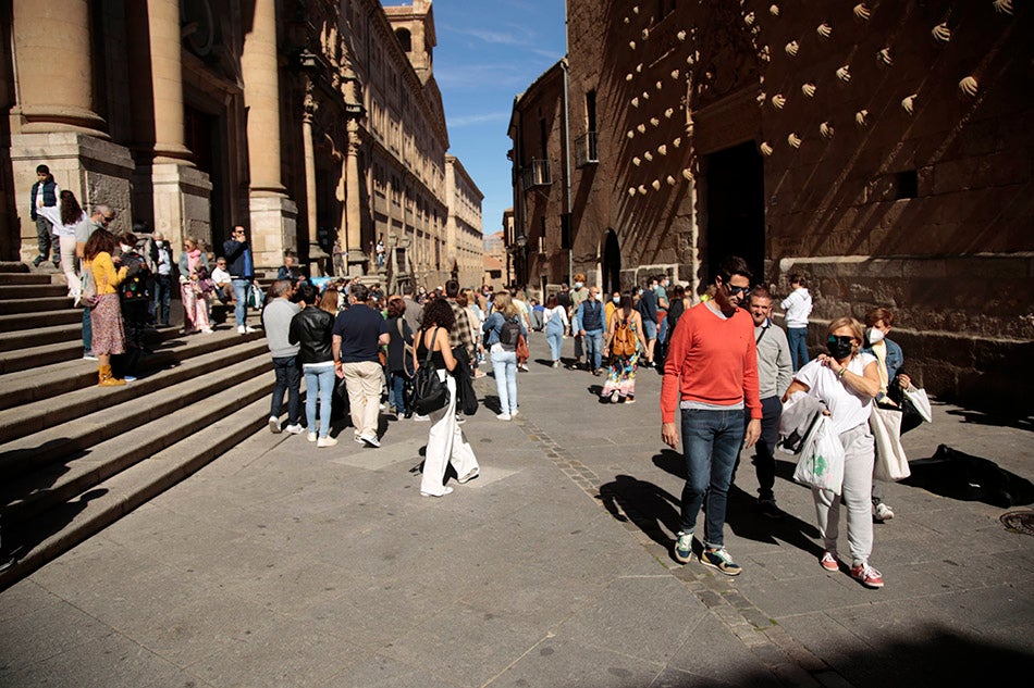 Las calles de Salamanca muestran un gran ambiente turístico con motivo del puente del 12 de octubre