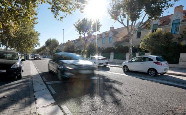 El tramo central de la calle Padre Llanos, por el lateral de Carrefour, suma más de doscientas sanciones en los últimos cinco meses. 