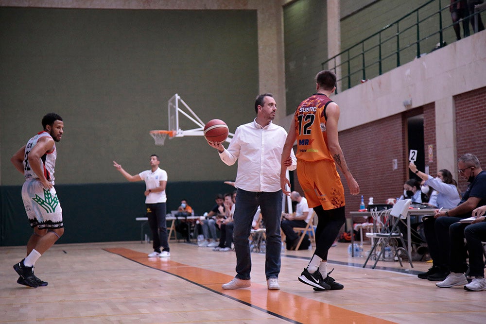 Duro correctivo para el Aquimisa Carbajosa en el debut liguero ante el Zamora Enamora (60-85)