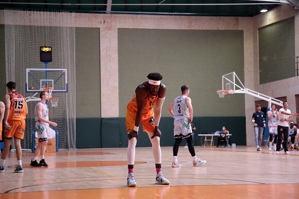 Duro correctivo para el Aquimisa Carbajosa en el debut liguero ante el Zamora Enamora (60-85)