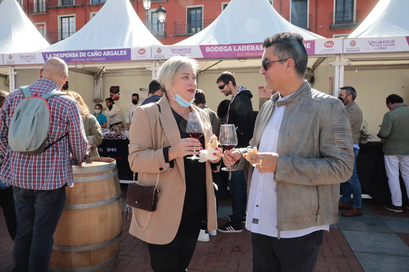 Fotos: Ambientazo durante la jornada del domingo en el evento &#039;Valladolid. Plaza Mayor del Vino&#039;