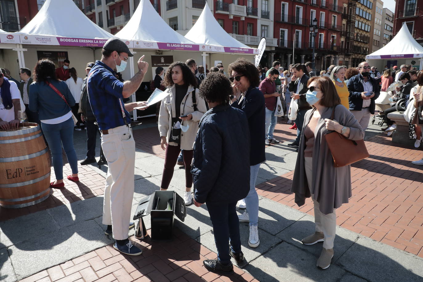 Fotos: Ambientazo durante la jornada del domingo en el evento &#039;Valladolid. Plaza Mayor del Vino&#039;