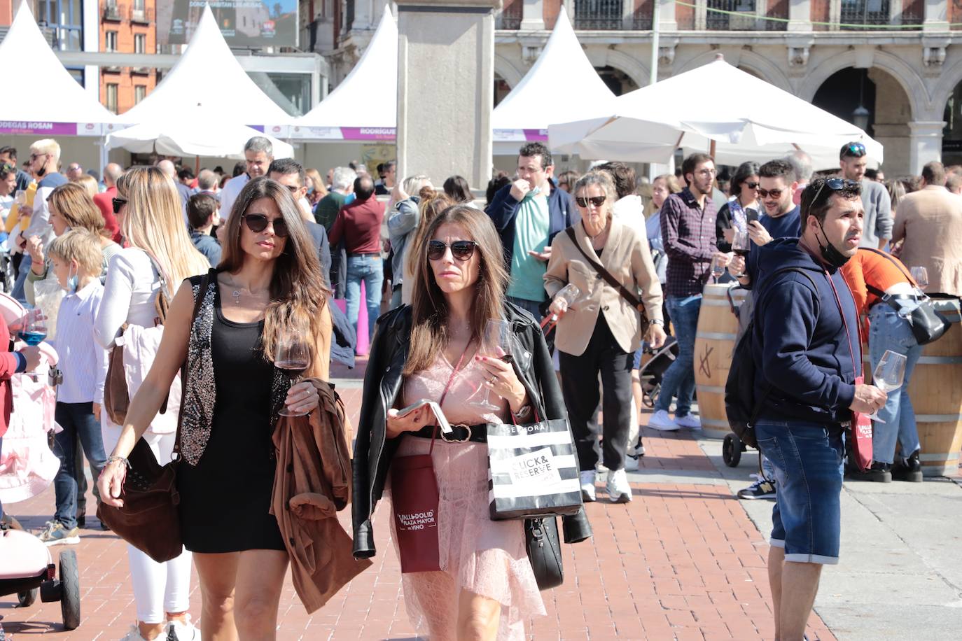 Fotos: Ambientazo durante la jornada del domingo en el evento &#039;Valladolid. Plaza Mayor del Vino&#039; (2/2)