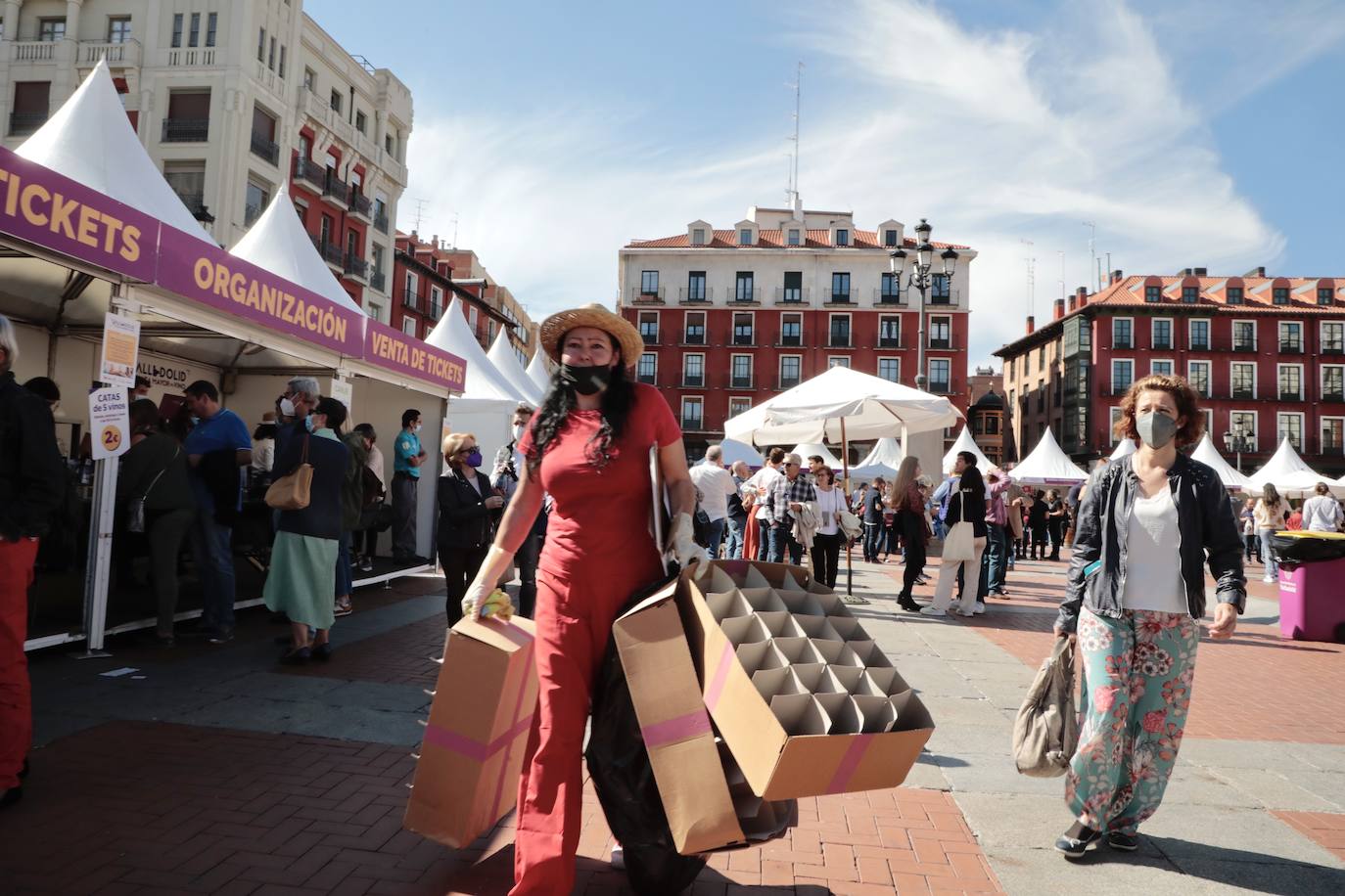 Fotos: Ambientazo durante la jornada del domingo en el evento &#039;Valladolid. Plaza Mayor del Vino&#039; (2/2)