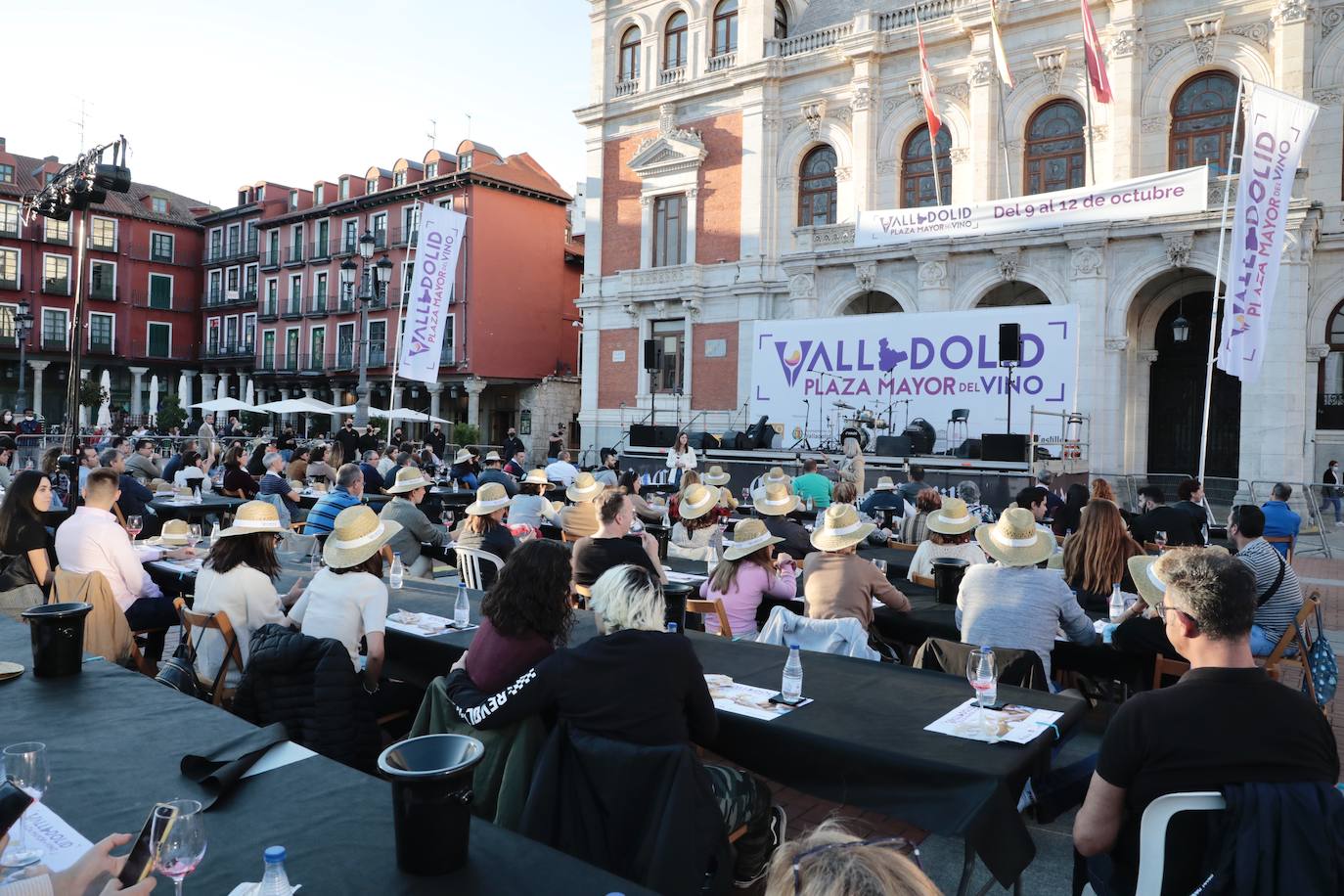 Fotos: Visita a la DO Rueda y ambiente del lunes en &#039;Valladolid. Plaza Mayor del Vino&#039;