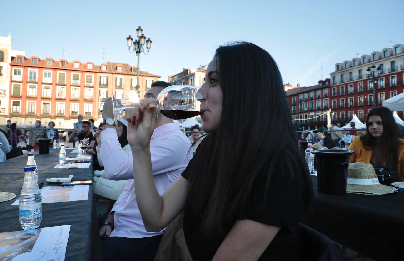 Fotos: Visita a la DO Rueda y ambiente del lunes en &#039;Valladolid. Plaza Mayor del Vino&#039;