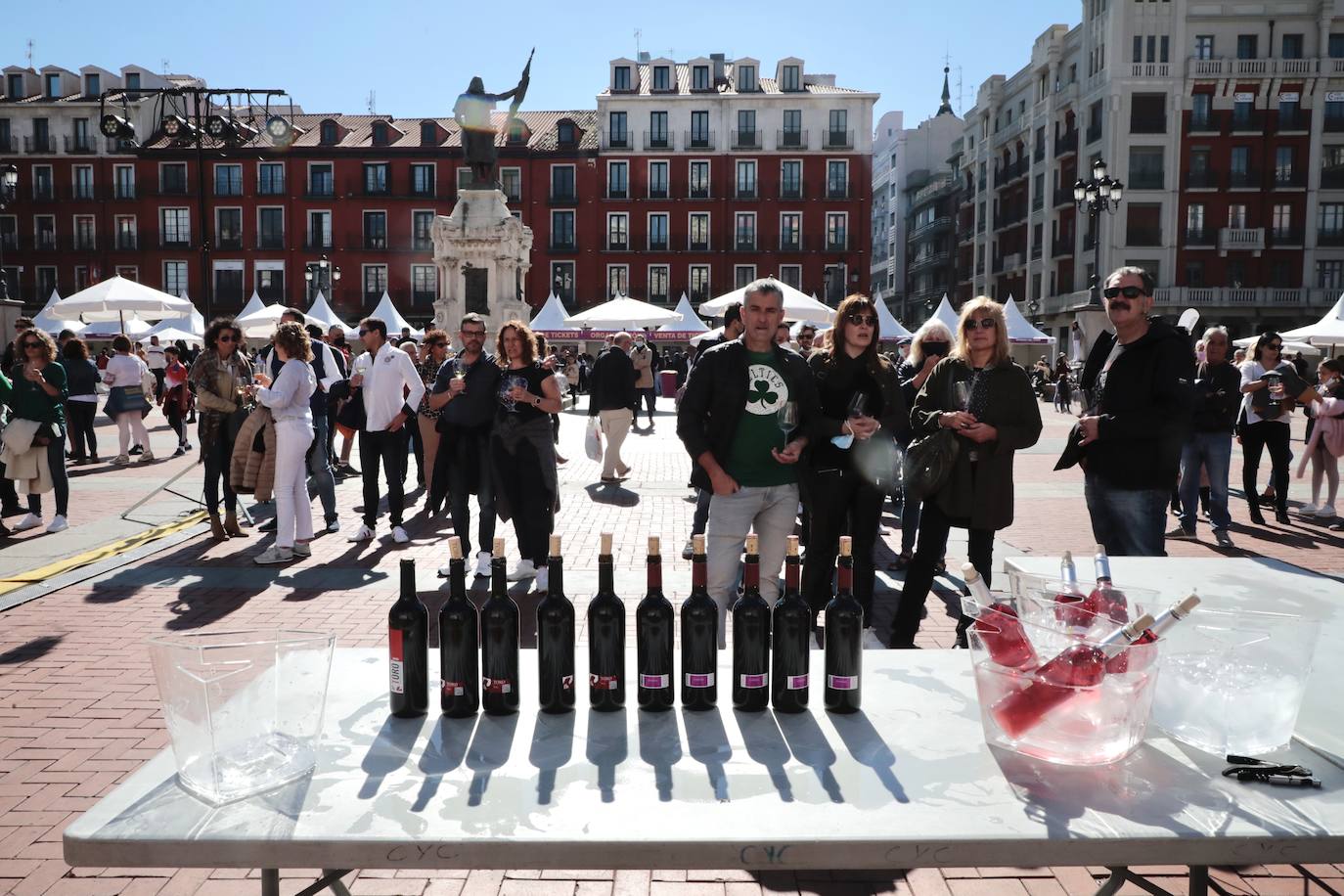 Fotos: Visita a la DO Rueda y ambiente del lunes en &#039;Valladolid. Plaza Mayor del Vino&#039;