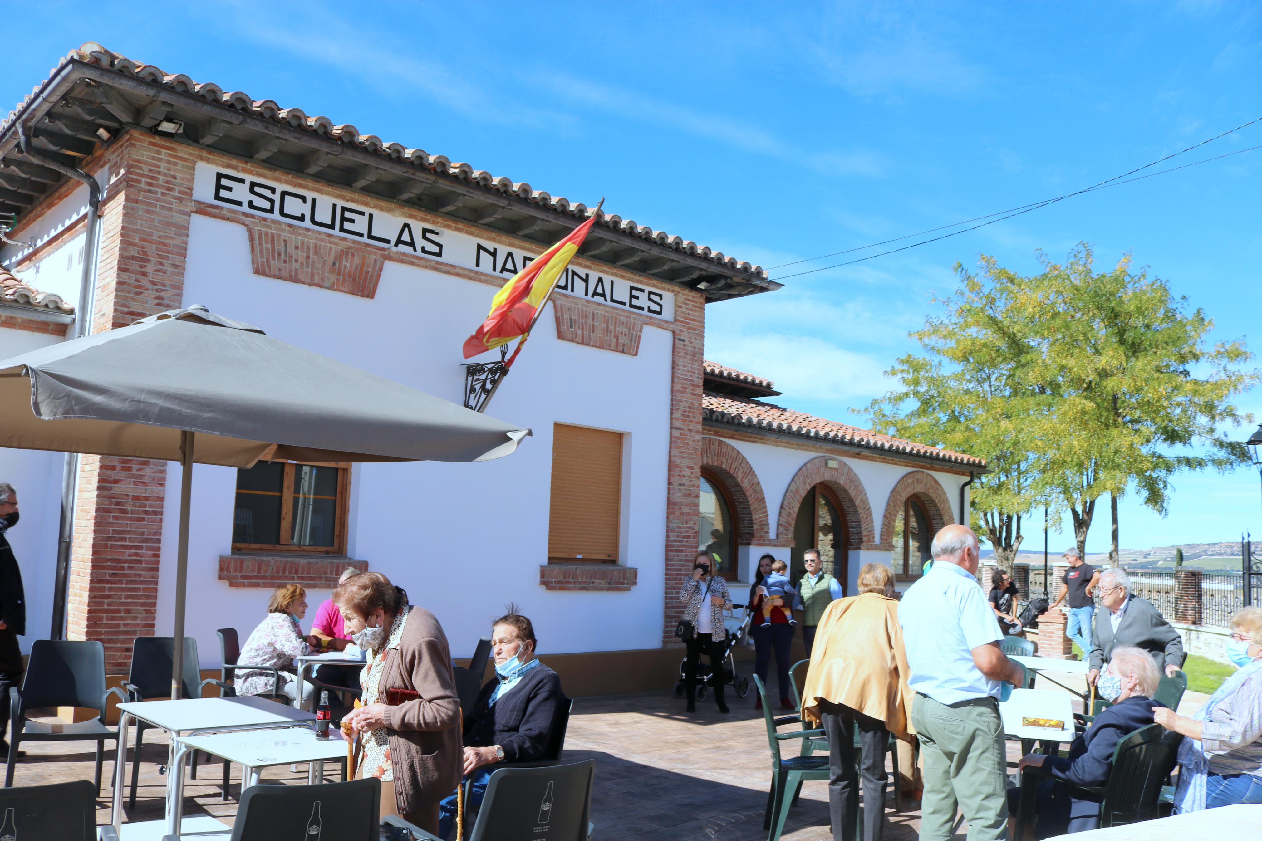 Herrera de Valdecañas inaugura su teleclub en las Antiguas Escuelas