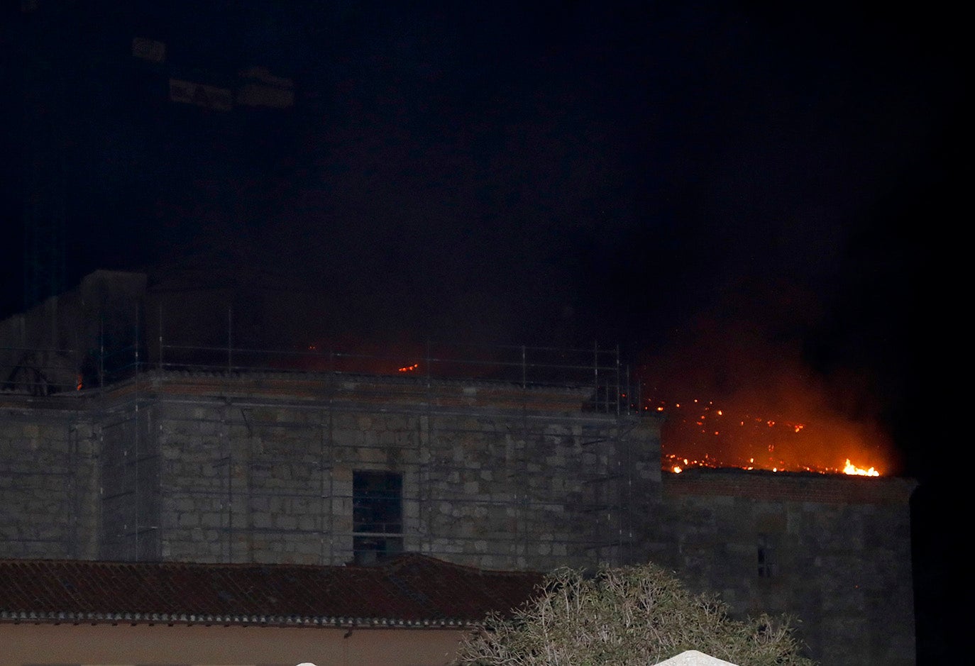 Incendio en el monasterio de Alconada.