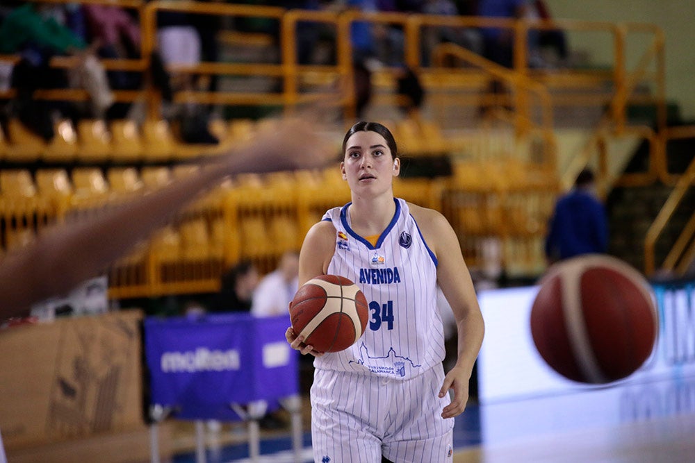 Un voluntarioso Avenida pone la segunda a costa de un débil Riga (72-41)