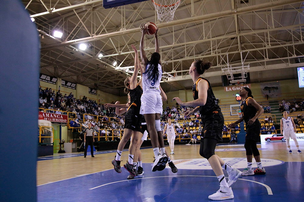 Un voluntarioso Avenida pone la segunda a costa de un débil Riga (72-41)
