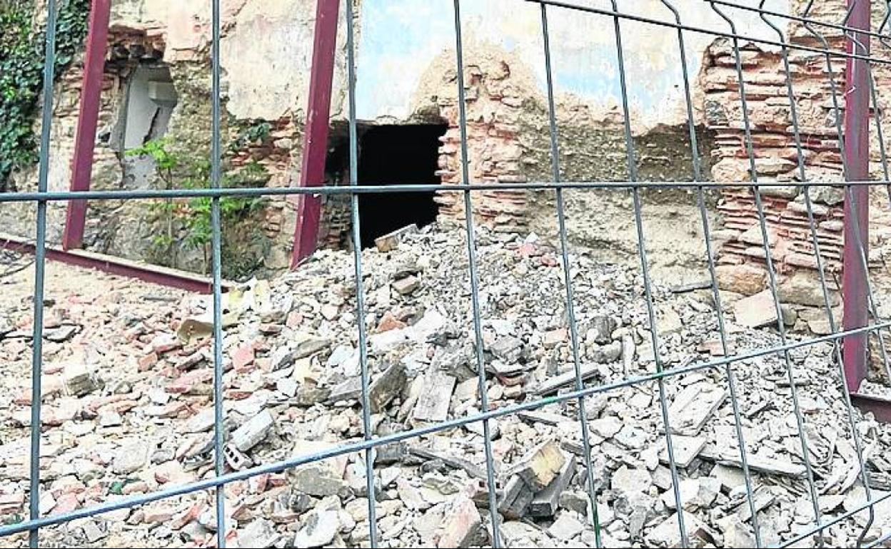 Parte del muro demolido en el edificio Buitrago. 