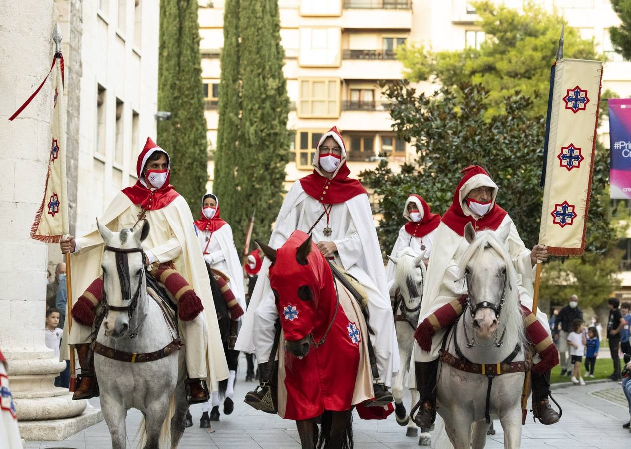 Fotos: Pregón a caballo de la Cofradía de las Siete Palabras por las calles de Valladolid