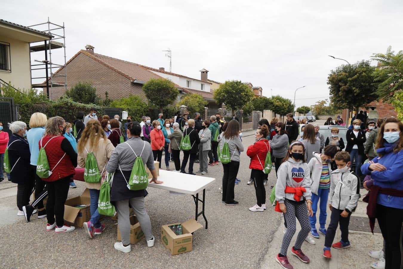 Fotos: Marcha solidaria contra el cáncer en Olivares de Duero