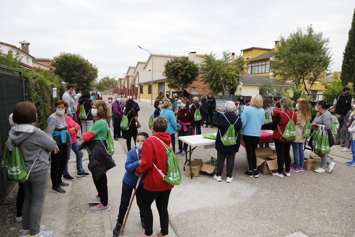 Fotos: Marcha solidaria contra el cáncer en Olivares de Duero