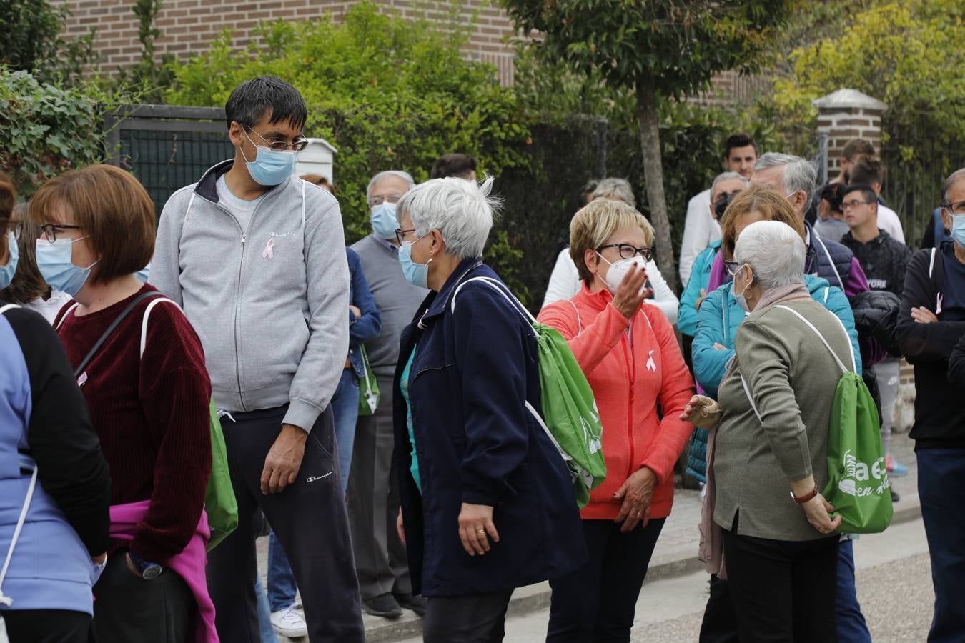 Fotos: Marcha solidaria contra el cáncer en Olivares de Duero