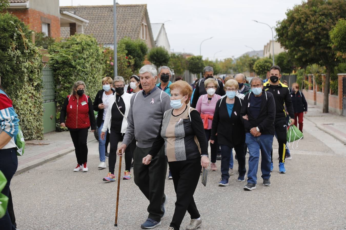 Fotos: Marcha solidaria contra el cáncer en Olivares de Duero