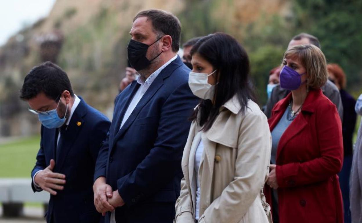 El presidente de la Generalitat, Pere Aragonès, junto al presidente de ERC, Oriol Junqueras, y la secretaria general del partido, Marta Vilalta 