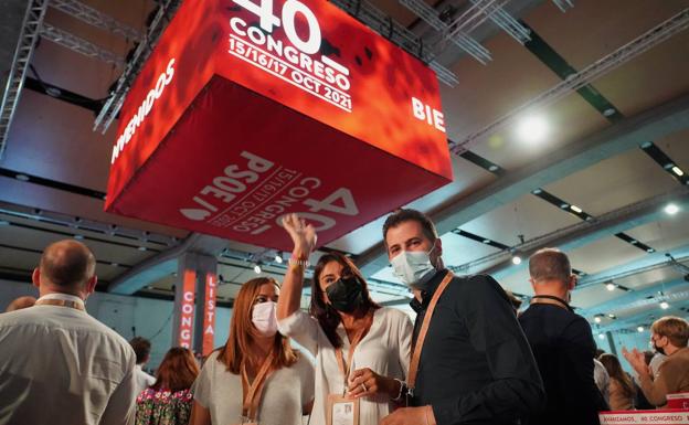 Barcones, Sánchez y Tudanca, ayer en el congreso federal socialista en Valencia.