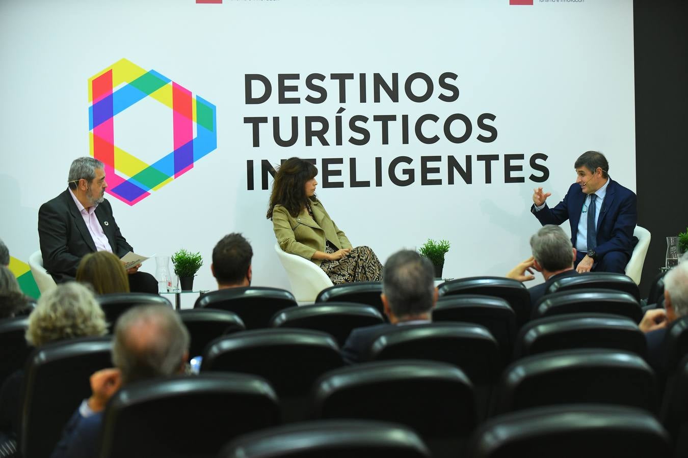 Fotos: La ministra Reyes Maroto clausura en Valladolid la jornada &#039;Destinos turísticos inteligentes&#039;