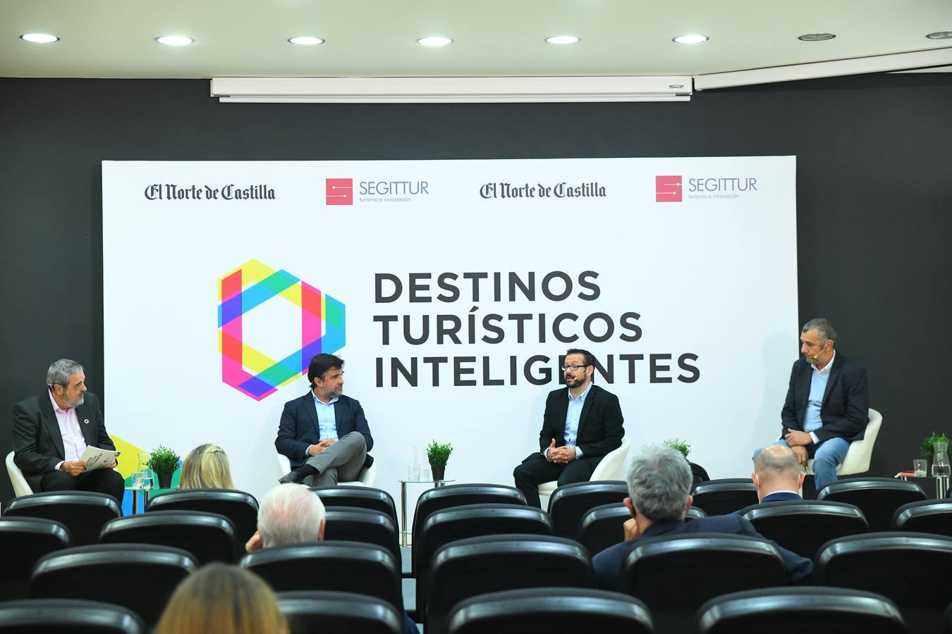 Fotos: La ministra Reyes Maroto clausura en Valladolid la jornada &#039;Destinos turísticos inteligentes&#039;