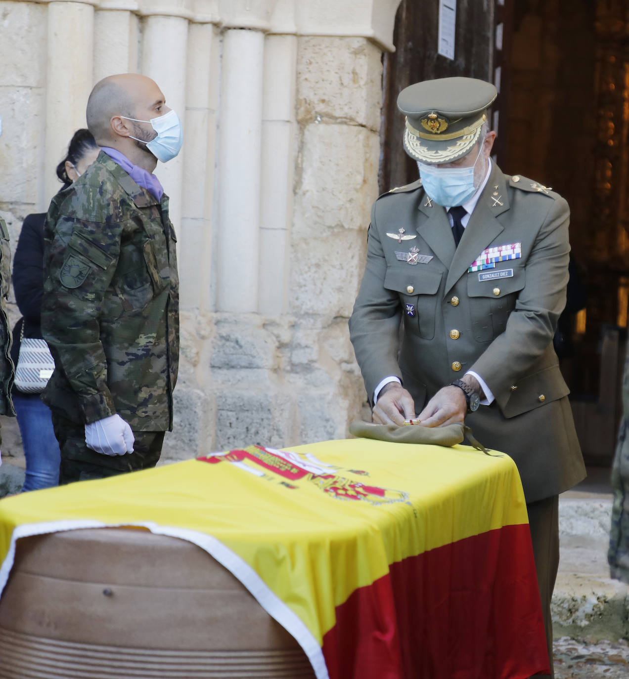 Fotos: Profundo dolor en el funeral militar por Andrés Martín