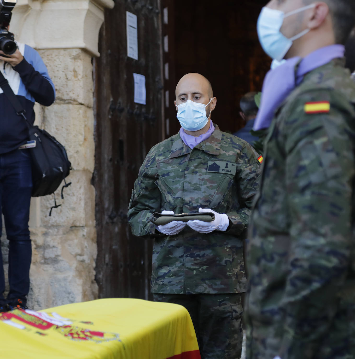 Fotos: Profundo dolor en el funeral militar por Andrés Martín