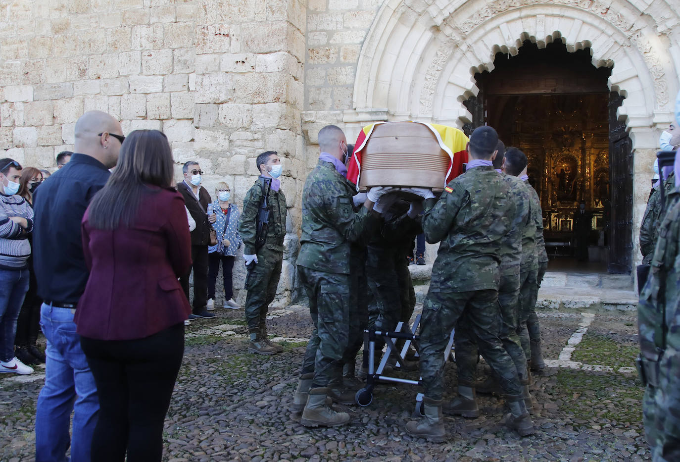 Fotos: Profundo dolor en el funeral militar por Andrés Martín