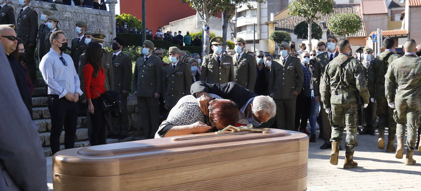 Fotos: Profundo dolor en el funeral militar por Andrés Martín
