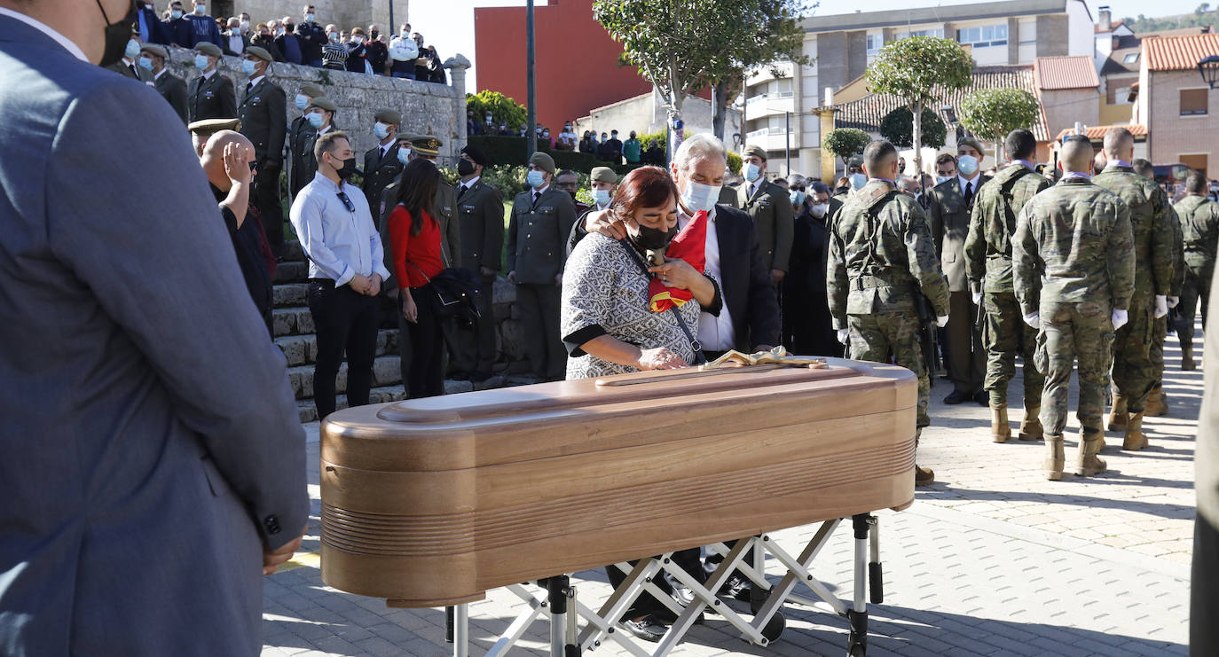 Fotos: Profundo dolor en el funeral militar por Andrés Martín