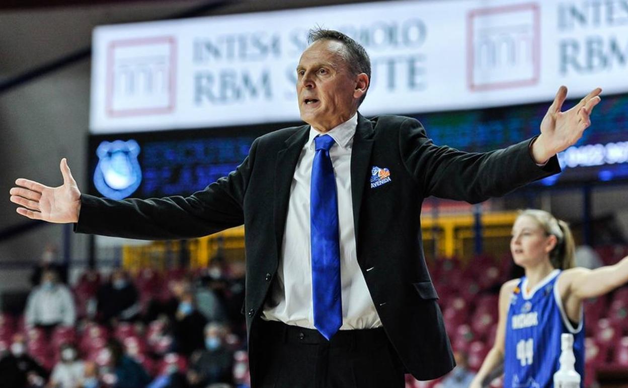 Roberto Íñiguez: «Doy importancia a la victoria pero también por cómo la ha conseguido el CB Avenida»