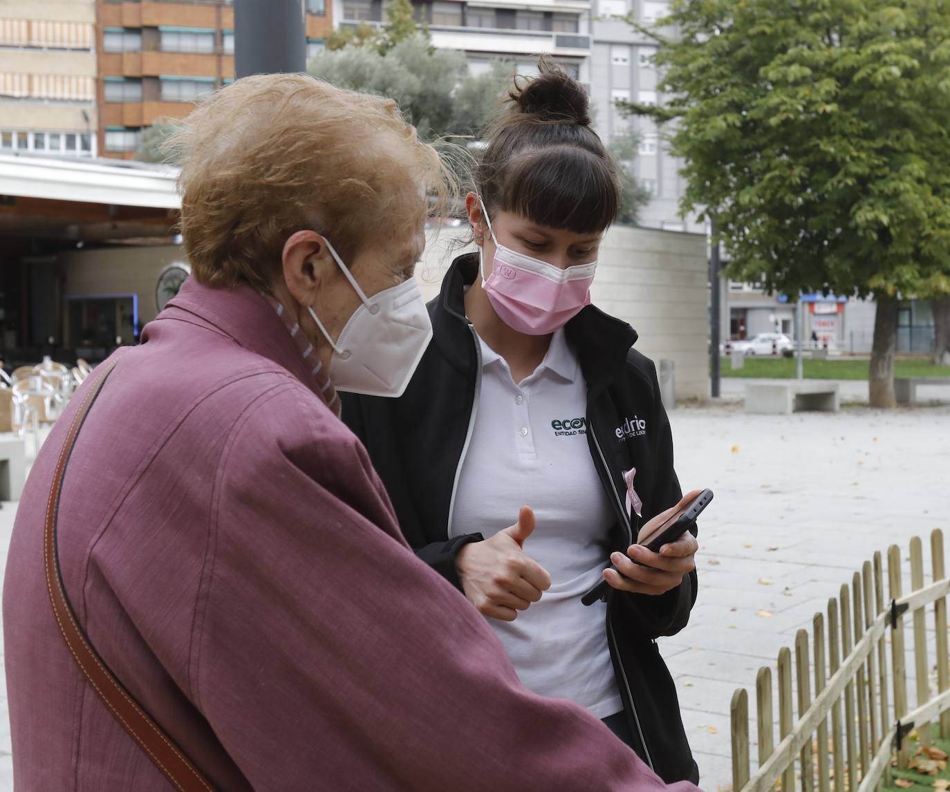 Fotos: Palencia recicla vidrio contra el cáncer de mama