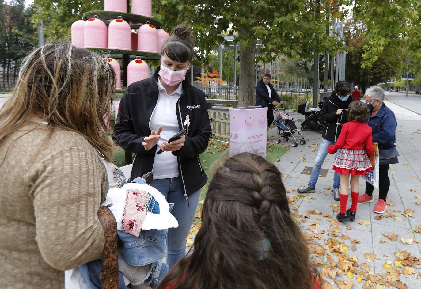 Fotos: Palencia recicla vidrio contra el cáncer de mama