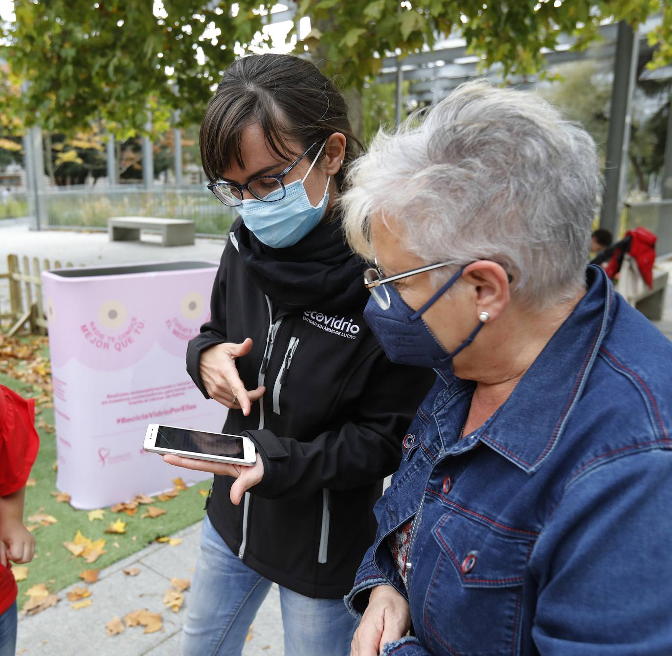 Fotos: Palencia recicla vidrio contra el cáncer de mama