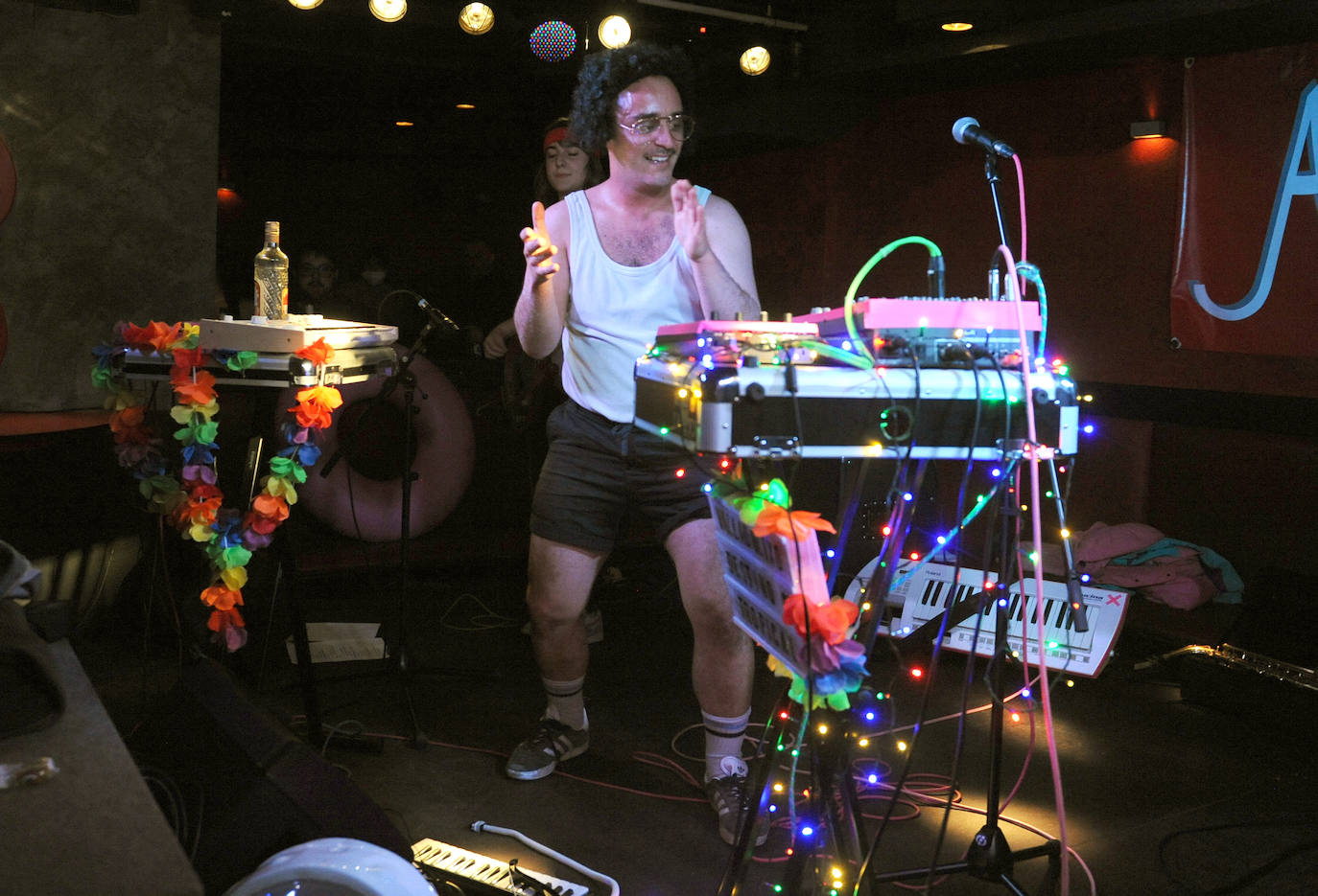 Fotos: Ritmos tropicales de Chacho Cósmico en la sala Asklepios Valladolid