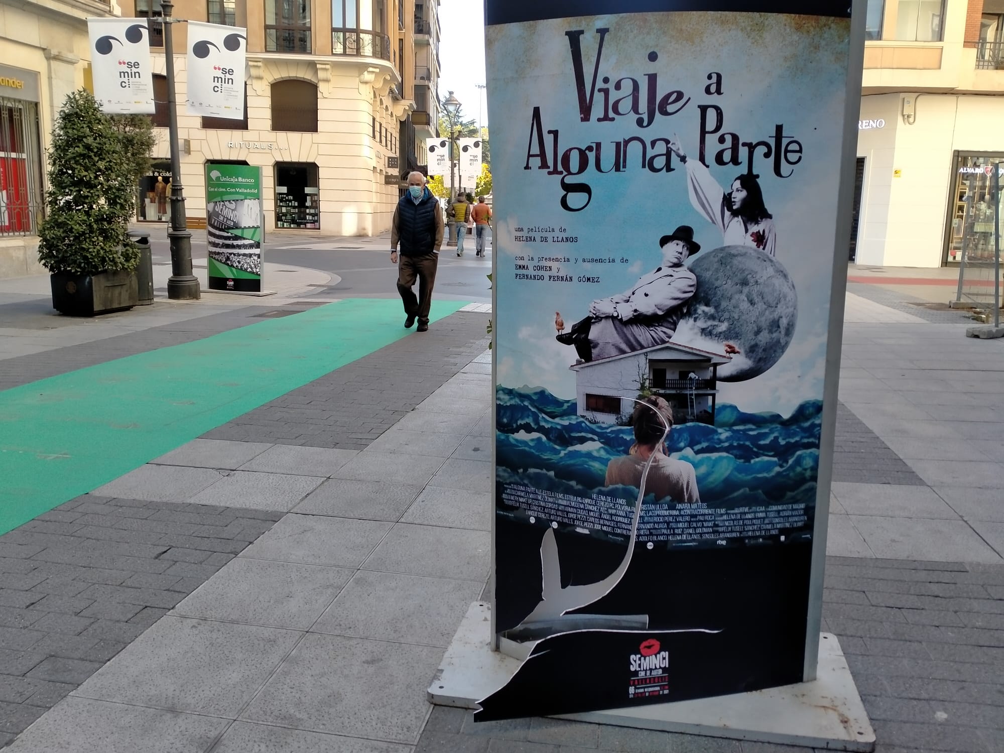 Fotos: Destrozan los carteles de la Seminci en Valladolid