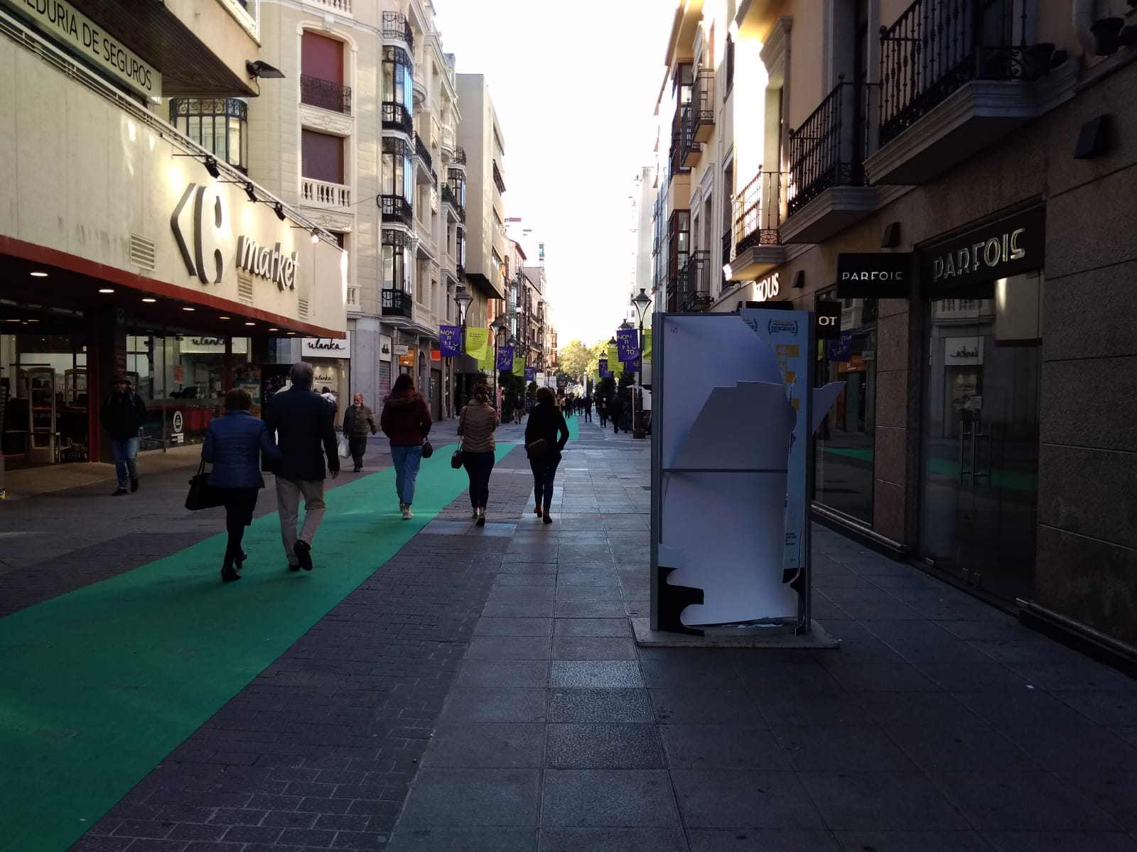 Fotos: Destrozan los carteles de la Seminci en Valladolid