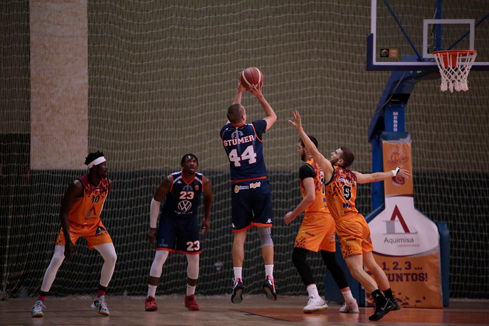 Festival desde el triple de Aquimisa para sumar su primer triunfo liguero ante un descendido de LEB Oro (91-75)