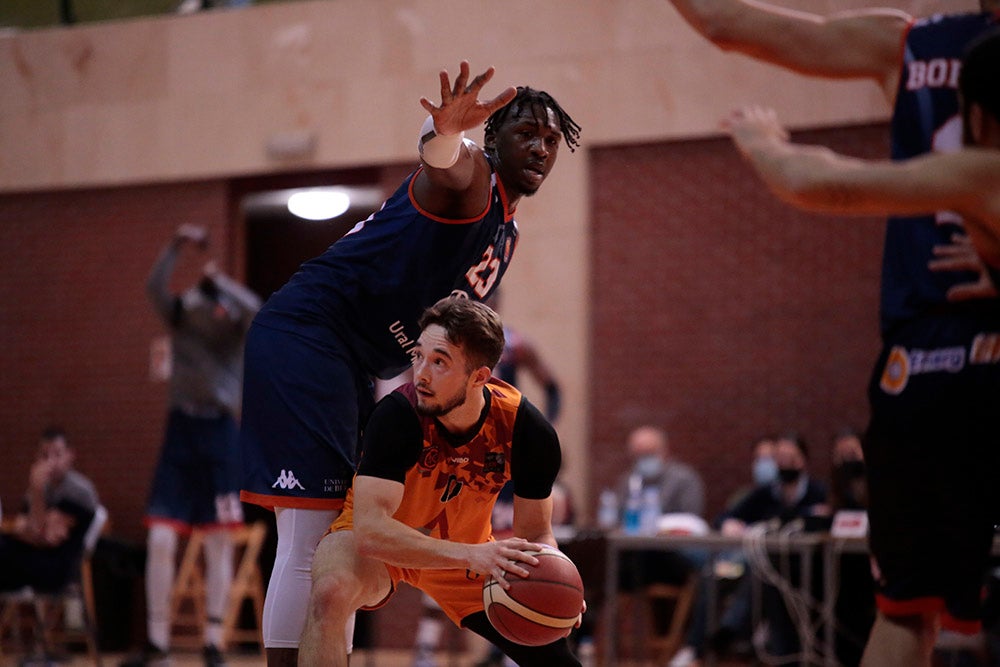 Festival desde el triple de Aquimisa para sumar su primer triunfo liguero ante un descendido de LEB Oro (91-75)