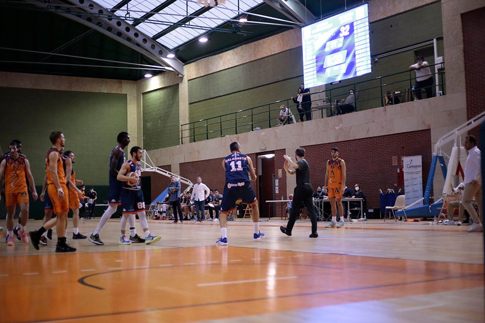 Festival desde el triple de Aquimisa para sumar su primer triunfo liguero ante un descendido de LEB Oro (91-75)