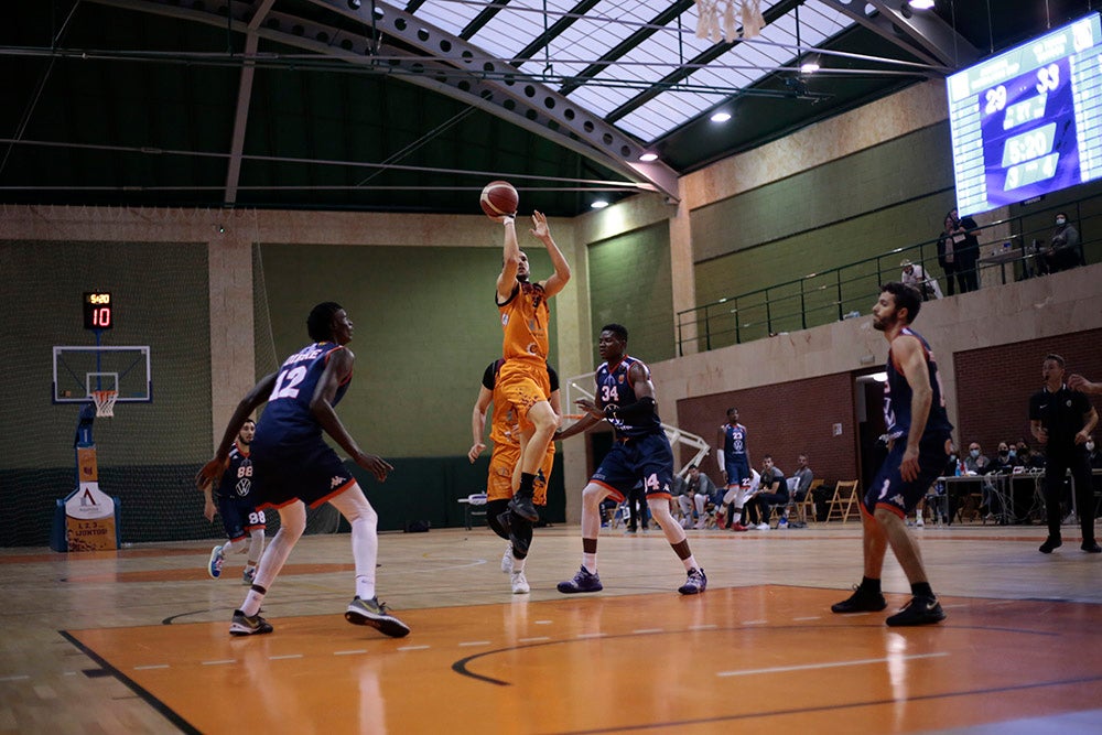 Festival desde el triple de Aquimisa para sumar su primer triunfo liguero ante un descendido de LEB Oro (91-75)