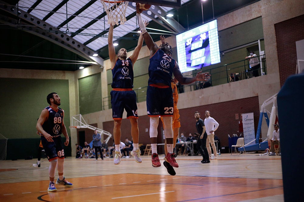 Festival desde el triple de Aquimisa para sumar su primer triunfo liguero ante un descendido de LEB Oro (91-75)