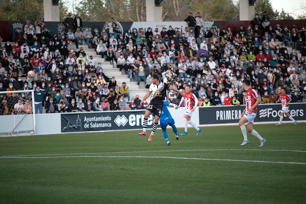 Trepidante oda al balón en la fiesta del fútbol popular entre Unionistas y la SD Logroñés (3-3)