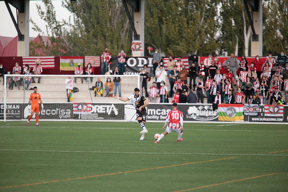 Trepidante oda al balón en la fiesta del fútbol popular entre Unionistas y la SD Logroñés (3-3)